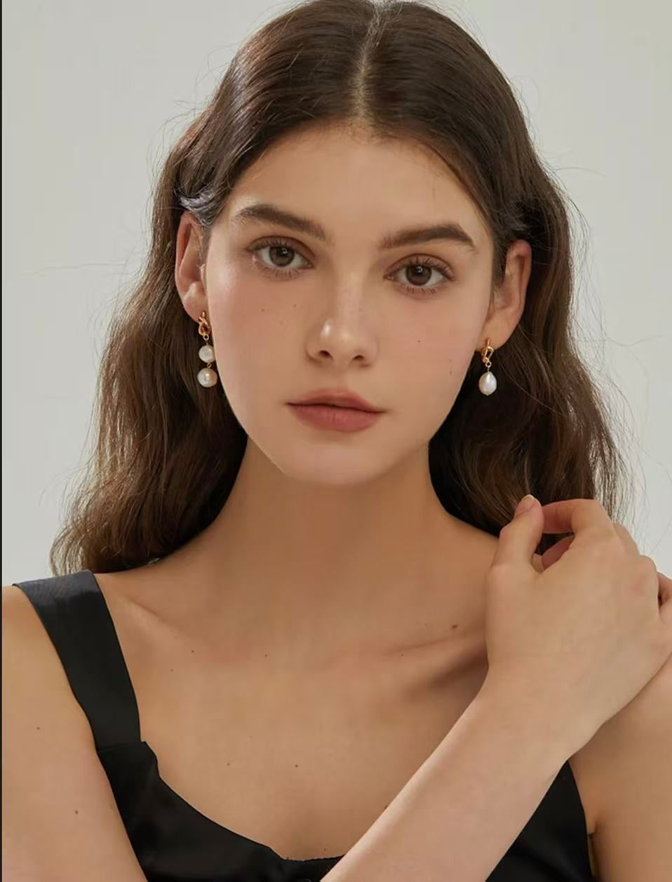 Asymmetric Pearl Drop Earrings - Modern Gold-Tone Design with Cultured Pearls