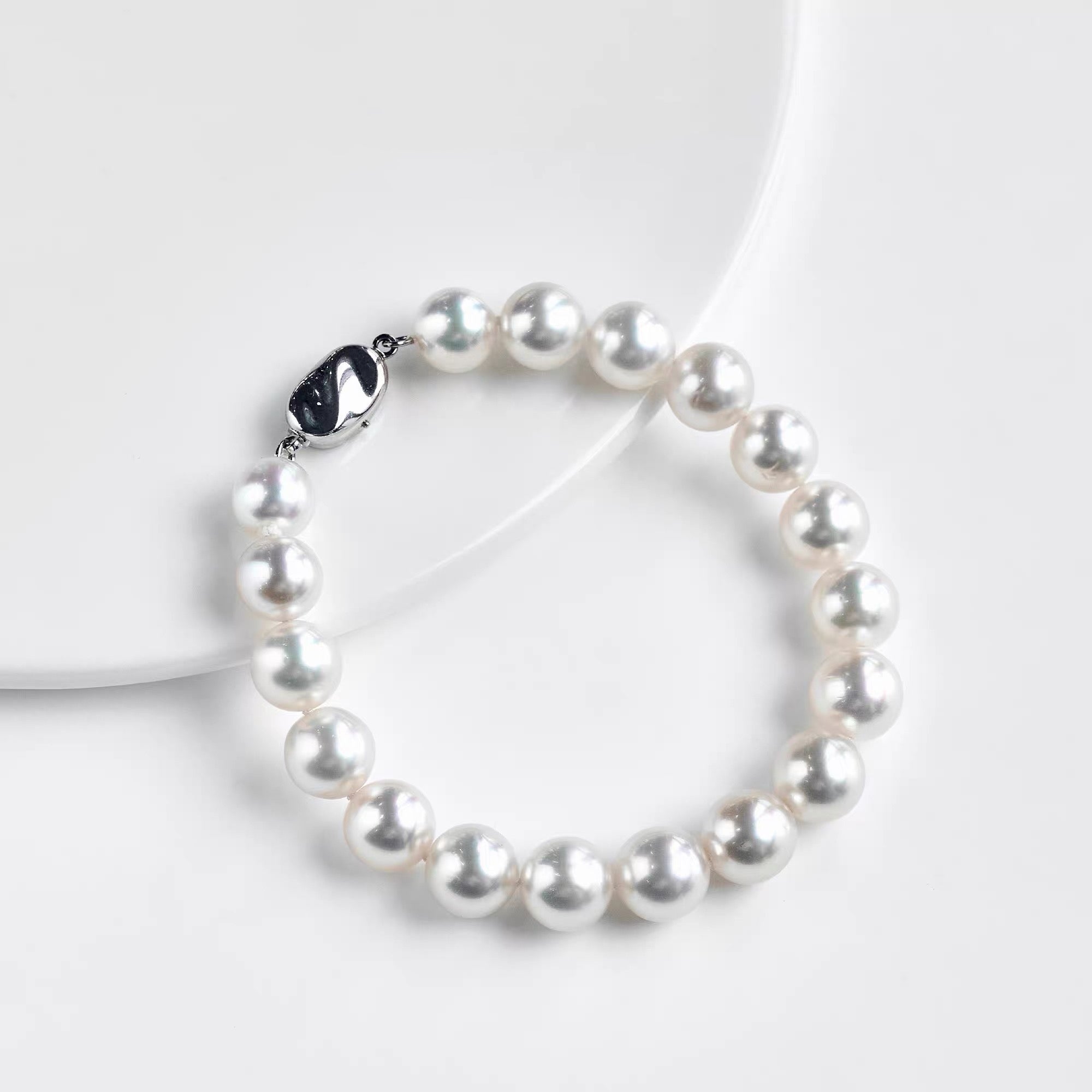 Elegant Freshwater Pearl Bracelet - Classic Silver Clasp, Timeless Pearl Jewelry for Women