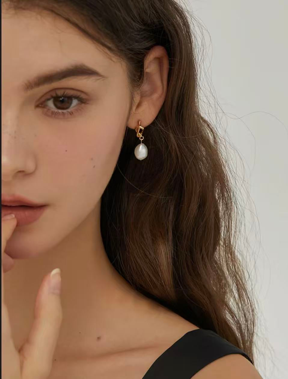 Asymmetric Pearl Drop Earrings - Modern Gold-Tone Design with Cultured Pearls