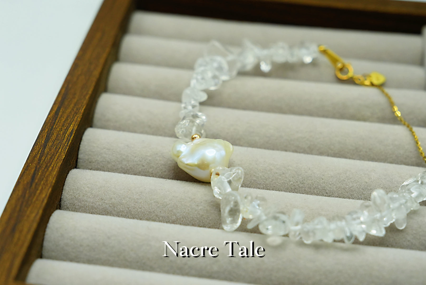 Nacre Tale Baroque Pearl & Crystal Bracelet - Gold-tone Chain with Natural Baroque Pearl