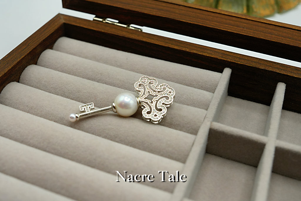 Nacre Tale Key to Elegance Pearl Pendant - Sterling Silver with Natural Pearl